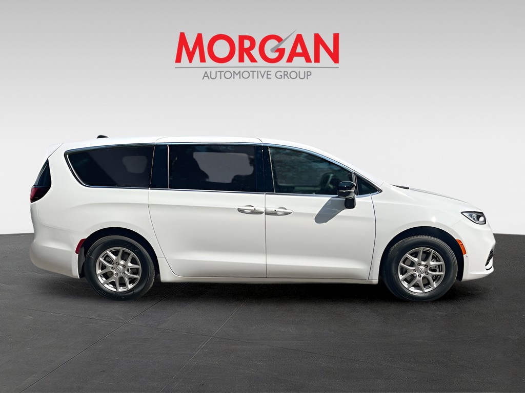 2026 Chrysler Pacifica - Photo 8