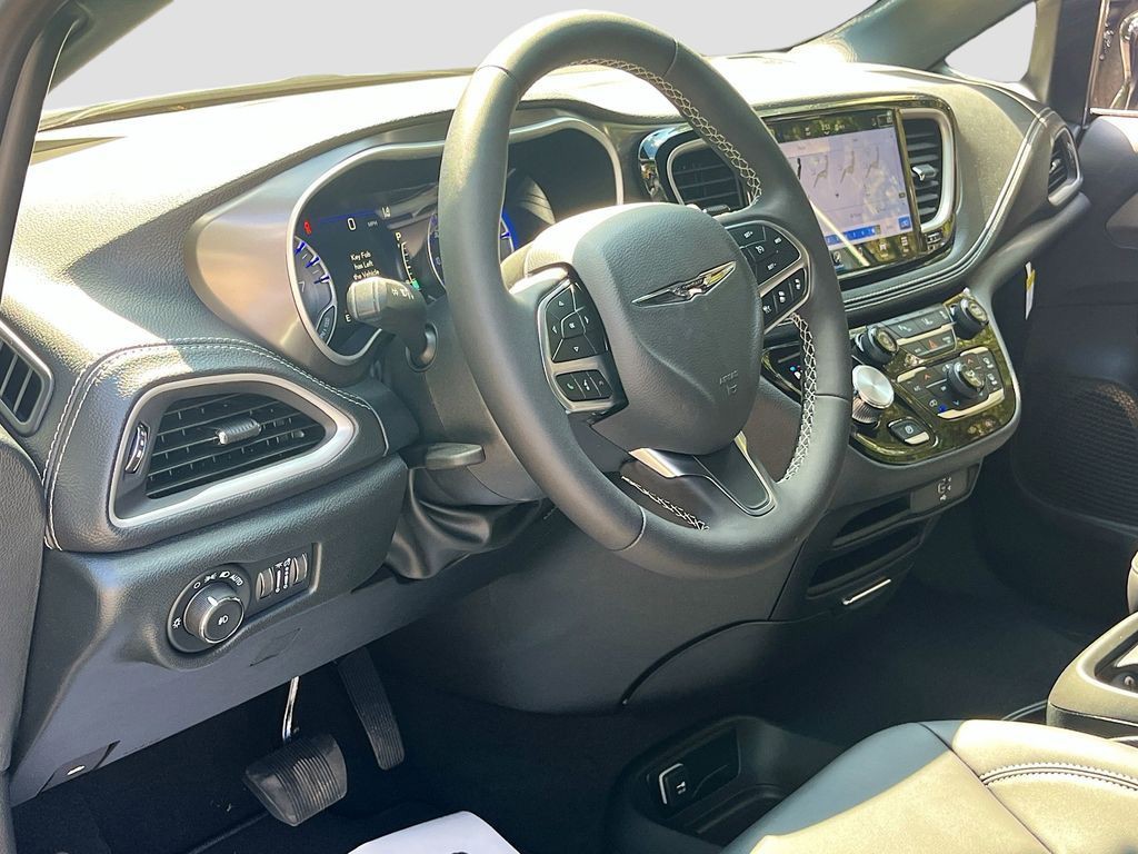 2026 Chrysler Pacifica - Photo 9