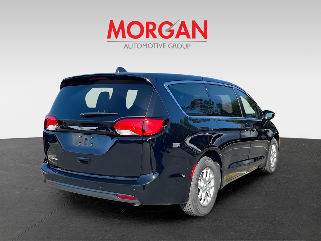 2026 Chrysler Voyager - Photo 5