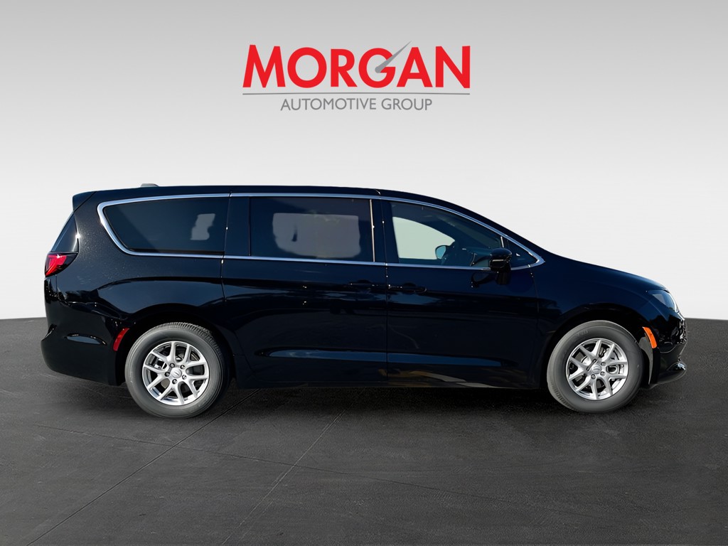 2026 Chrysler Voyager - Photo 8