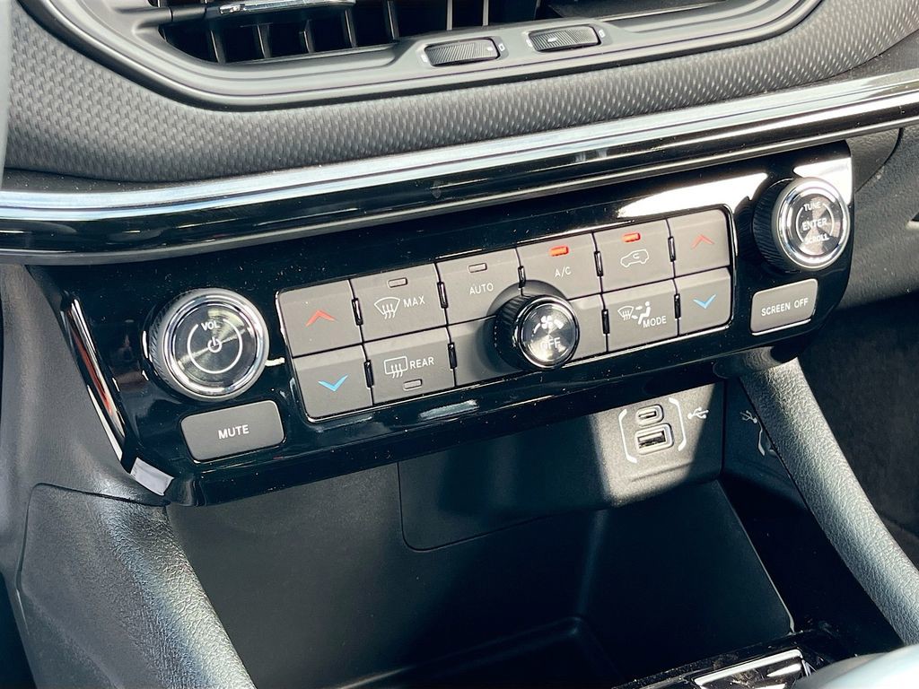 2026 Jeep Compass - Photo 15