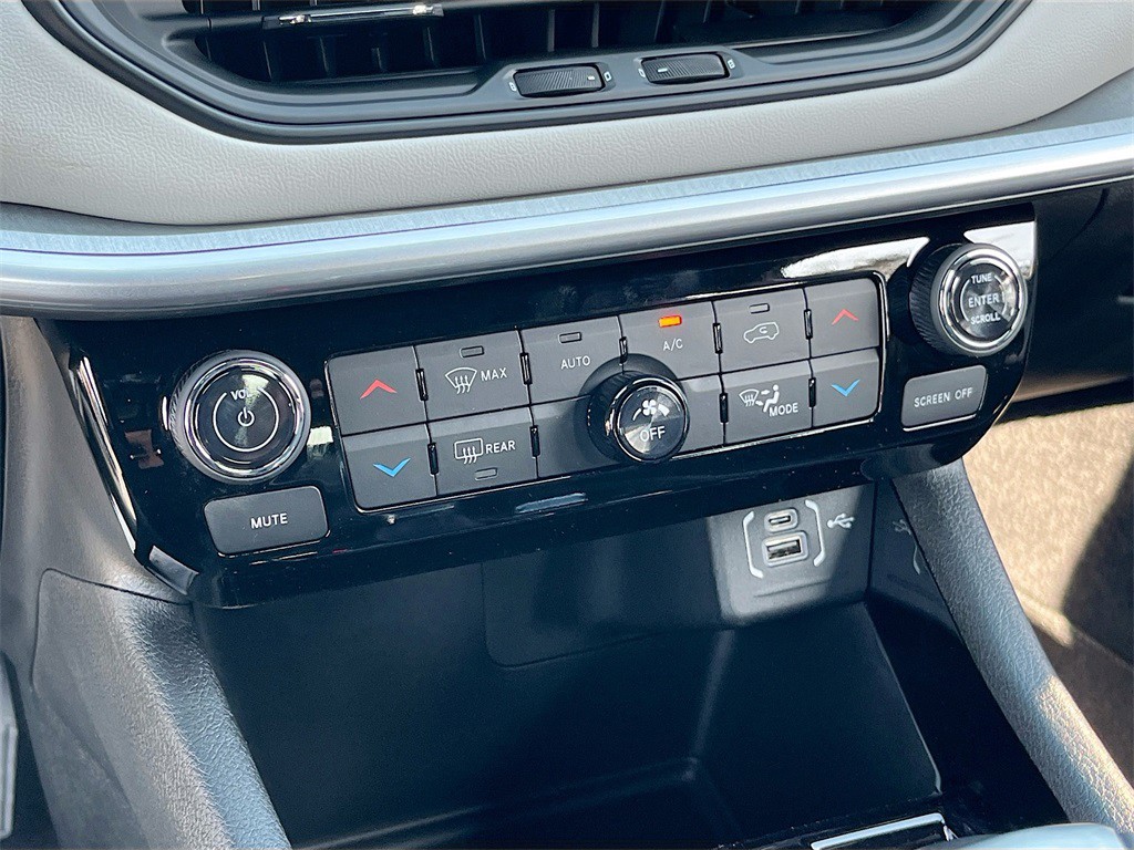 2026 Jeep Compass - Photo 16