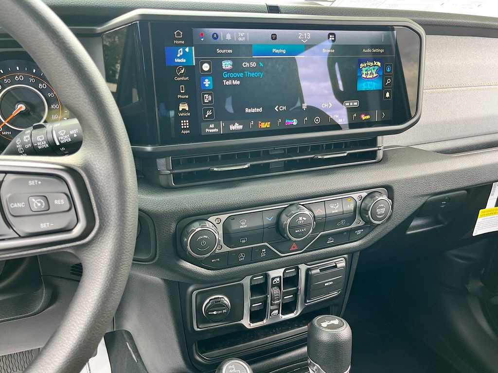 2026 Jeep Wrangler - Photo 14