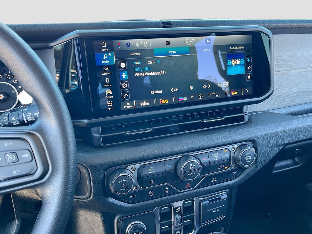 2026 Jeep Wrangler - Photo 14