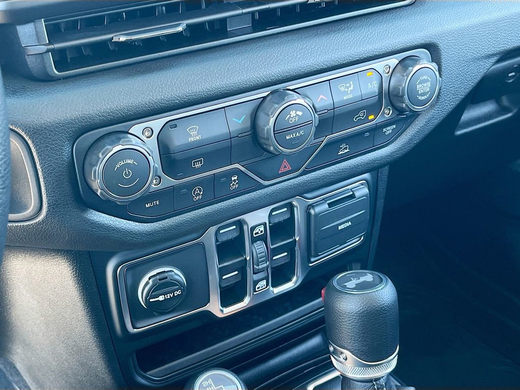 2026 Jeep Wrangler - Photo 15