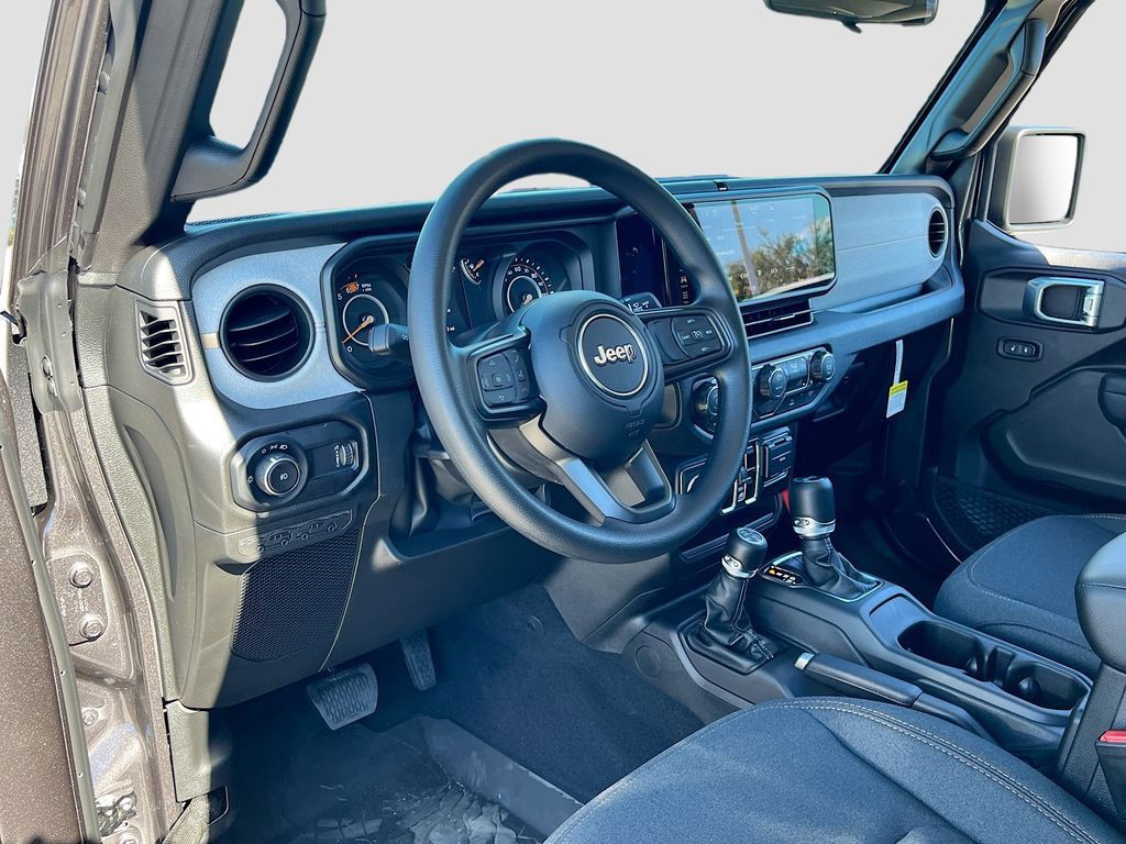 2026 Jeep Wrangler - Photo 9