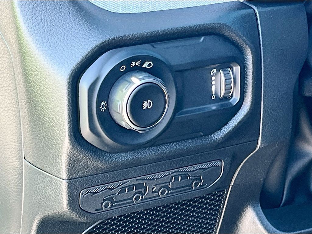 2026 Jeep Wrangler - Photo 10