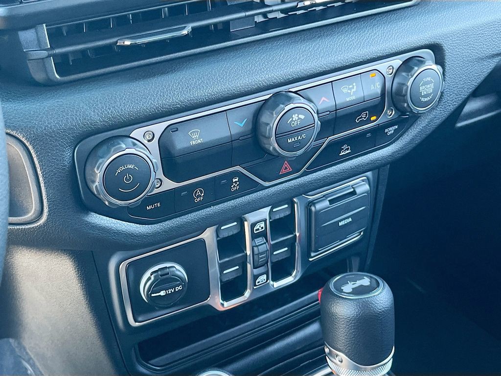 2026 Jeep Wrangler - Photo 15