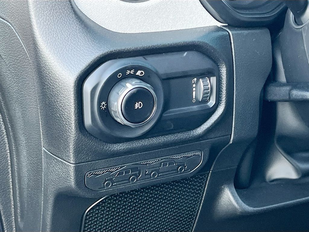 2026 Jeep Wrangler - Photo 10