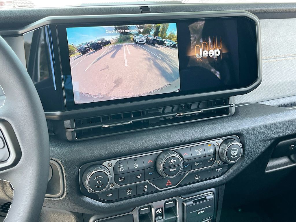 2026 Jeep Wrangler - Photo 13