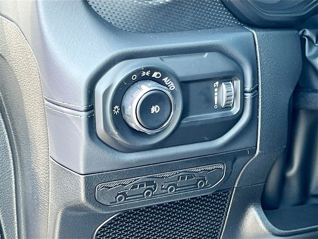 2026 Jeep Wrangler - Photo 10