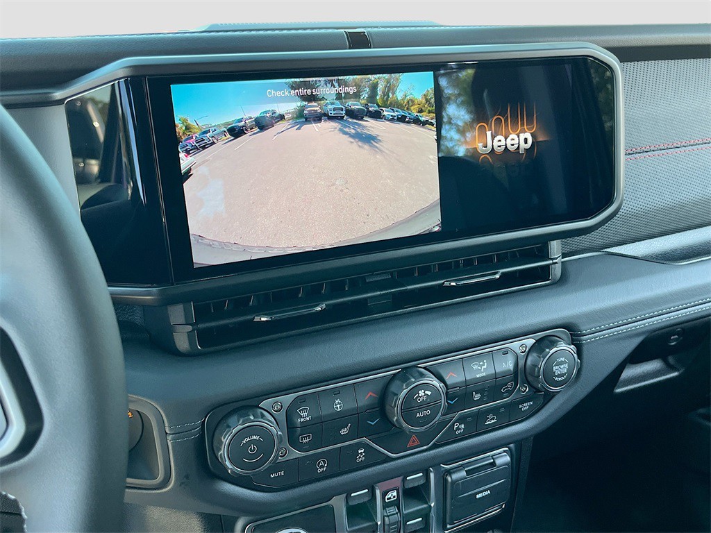 2026 Jeep Wrangler - Photo 13