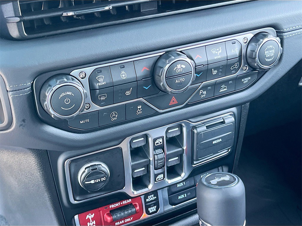 2026 Jeep Wrangler - Photo 15