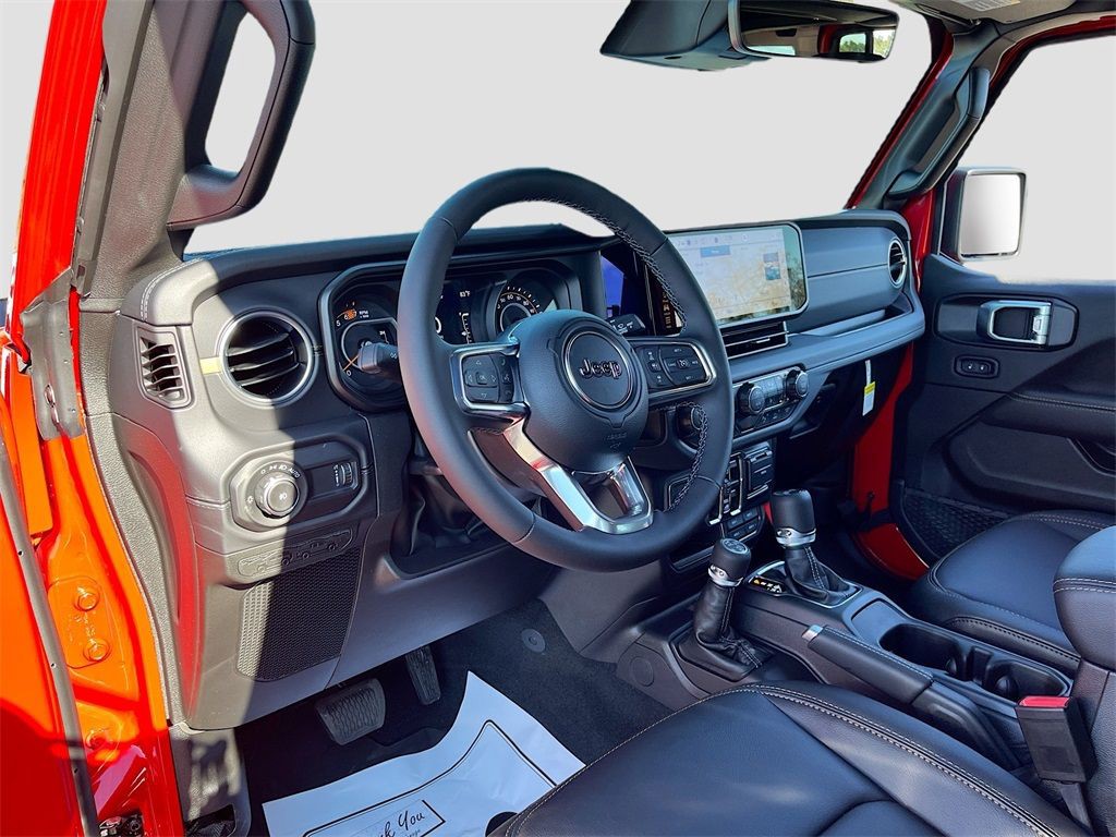 2026 Jeep Wrangler - Photo 9