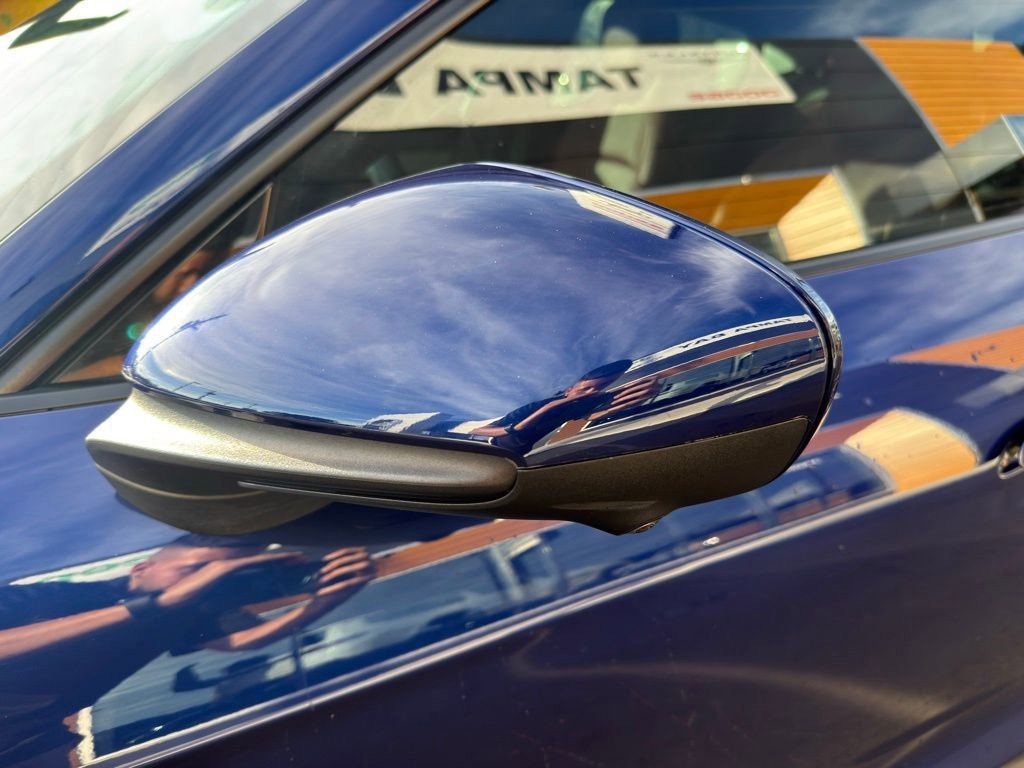 2022 Porsche Taycan - Photo 10