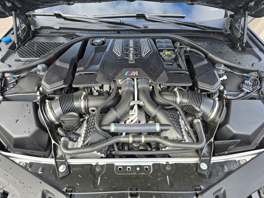 2022 BMW M8 - Photo 15