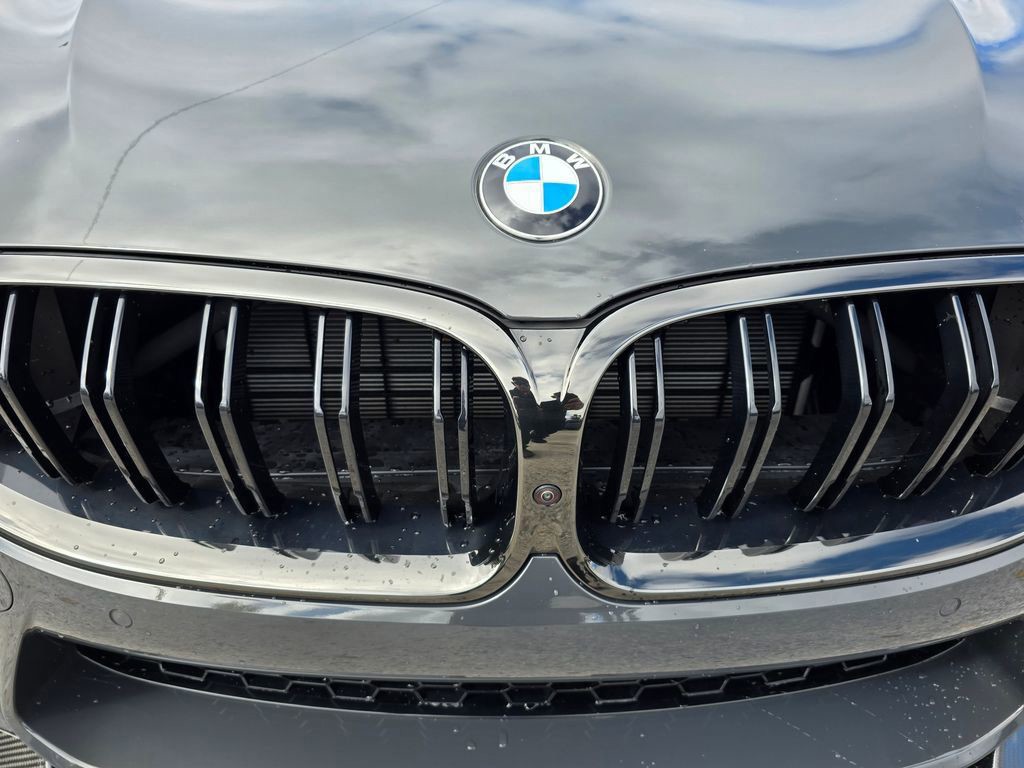 2022 BMW M8 - Photo 11