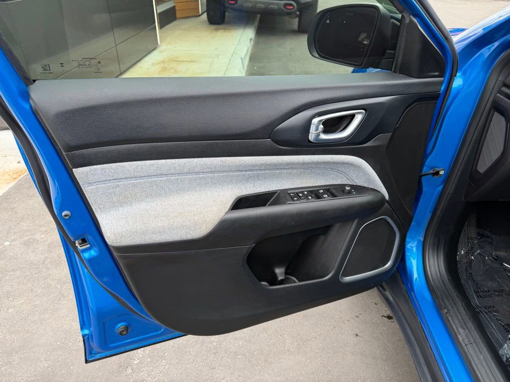 2023 Jeep Compass - Photo 12