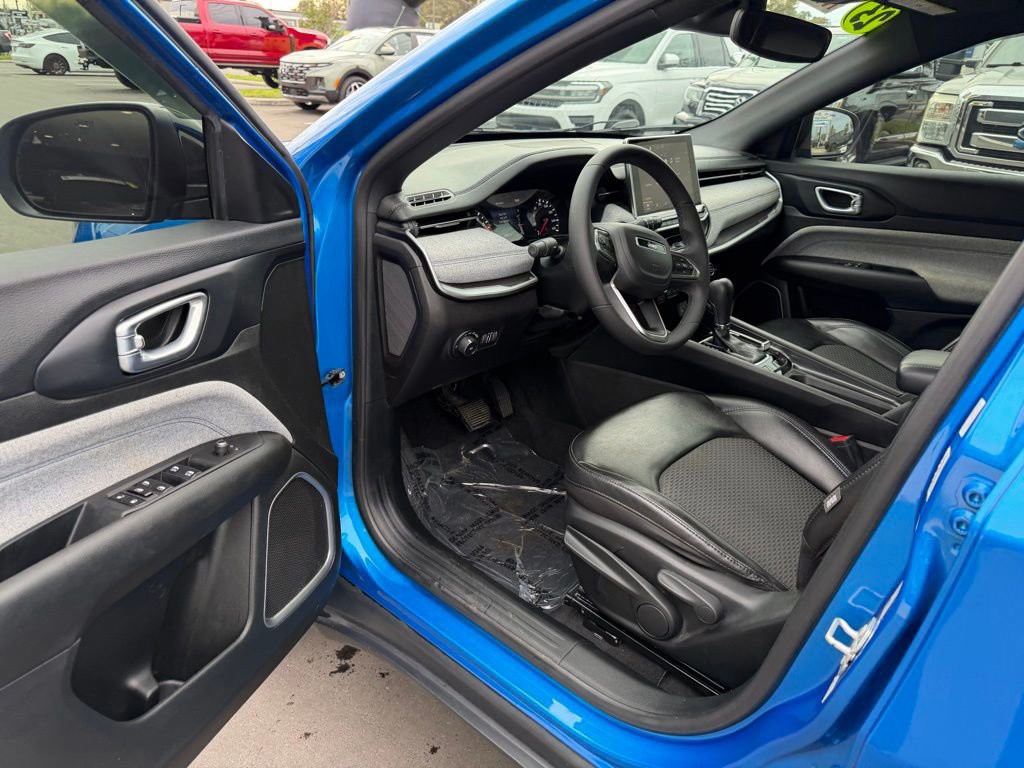 2023 Jeep Compass - Photo 14