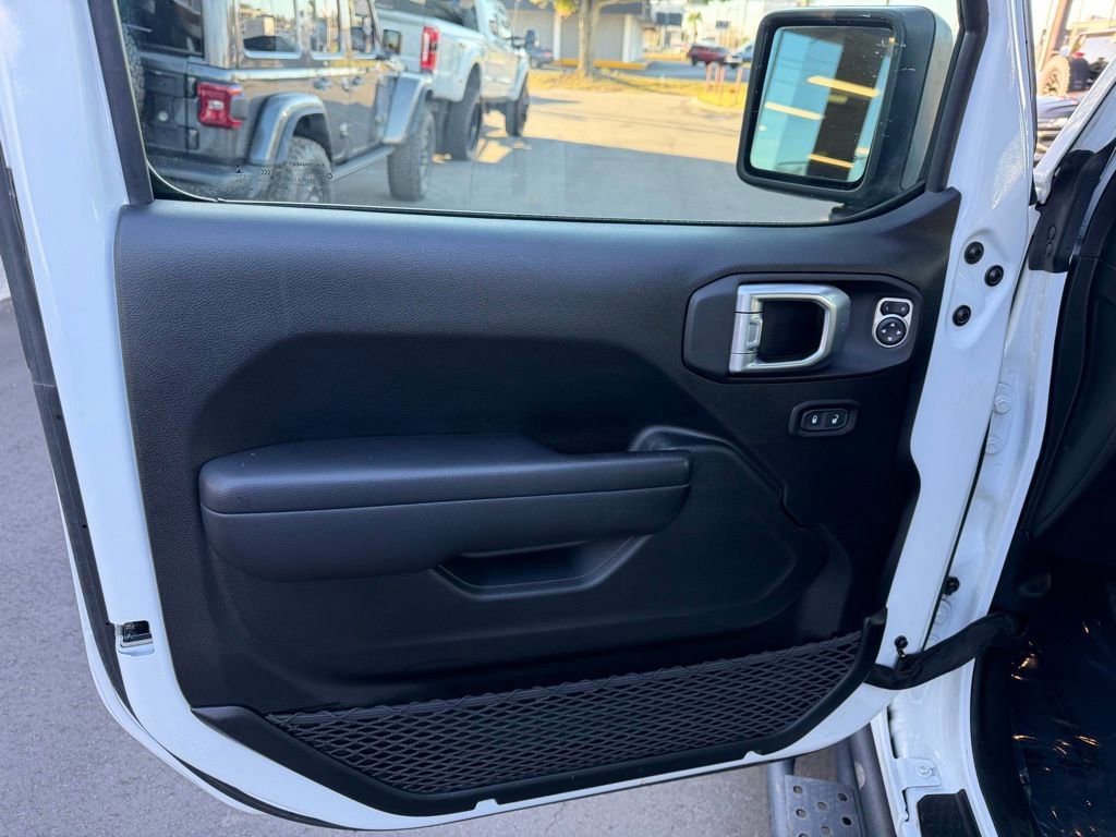 2021 Jeep Wrangler - Photo 12