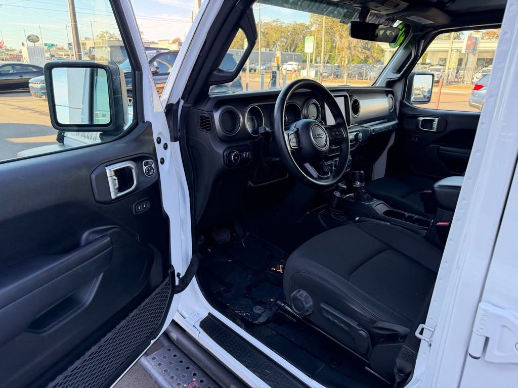 2021 Jeep Wrangler - Photo 14