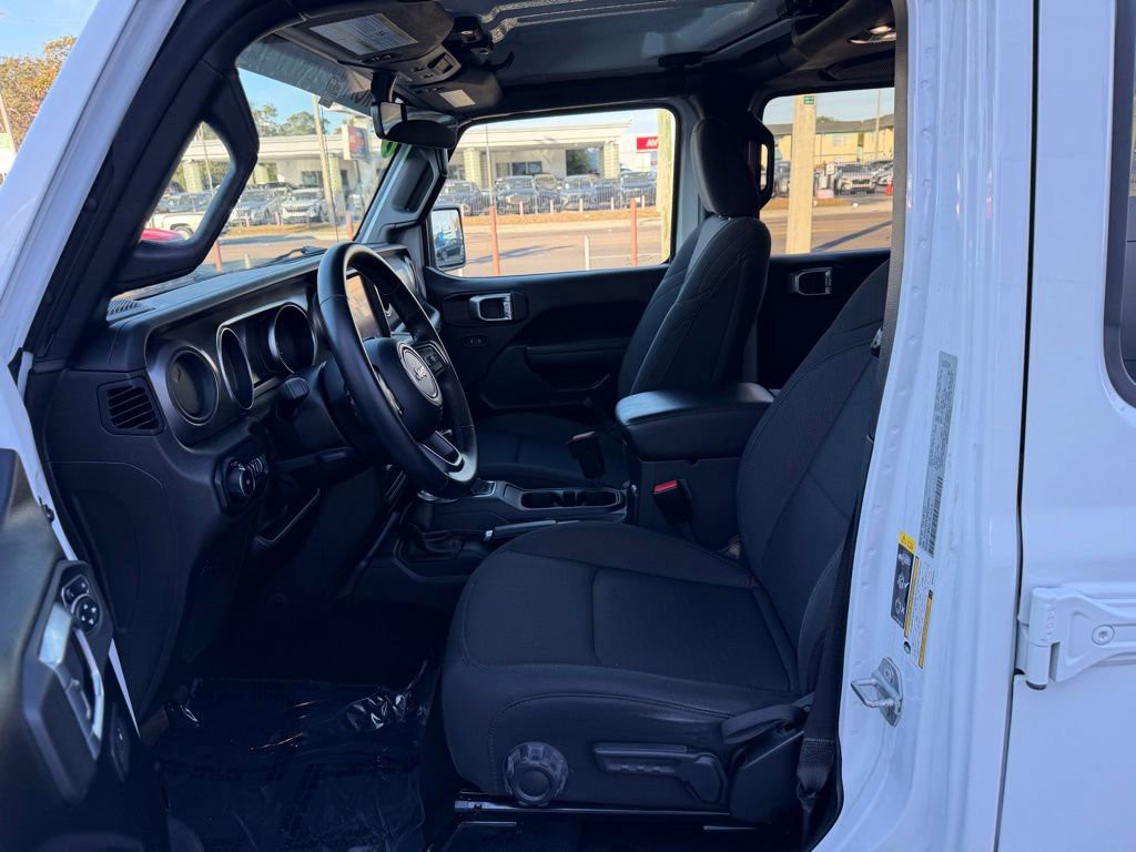 2021 Jeep Wrangler - Photo 15