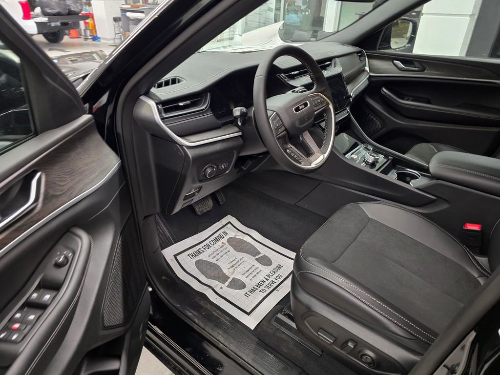 2026 Jeep Grand Cherokee - Photo 15