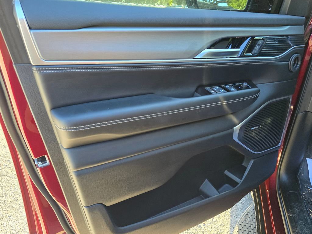 2025 Jeep Wagoneer - Photo 15