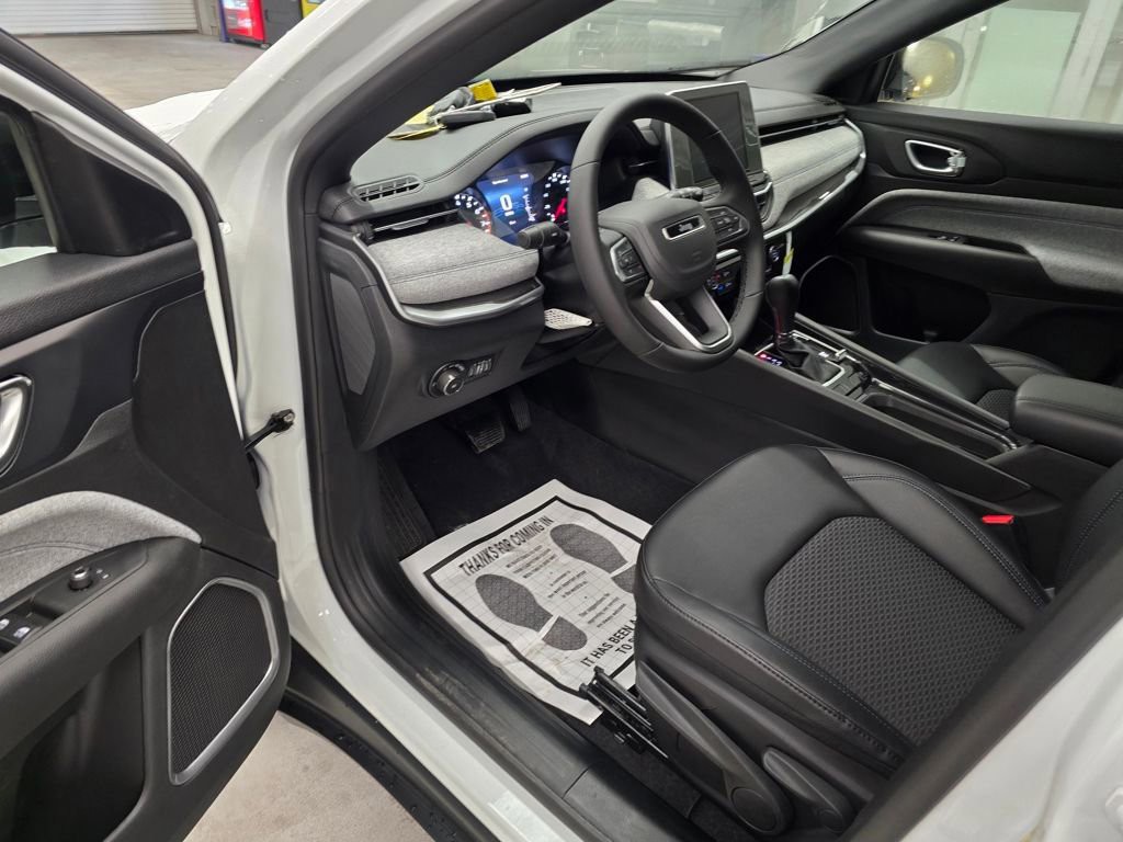 2026 Jeep Compass - Photo 14