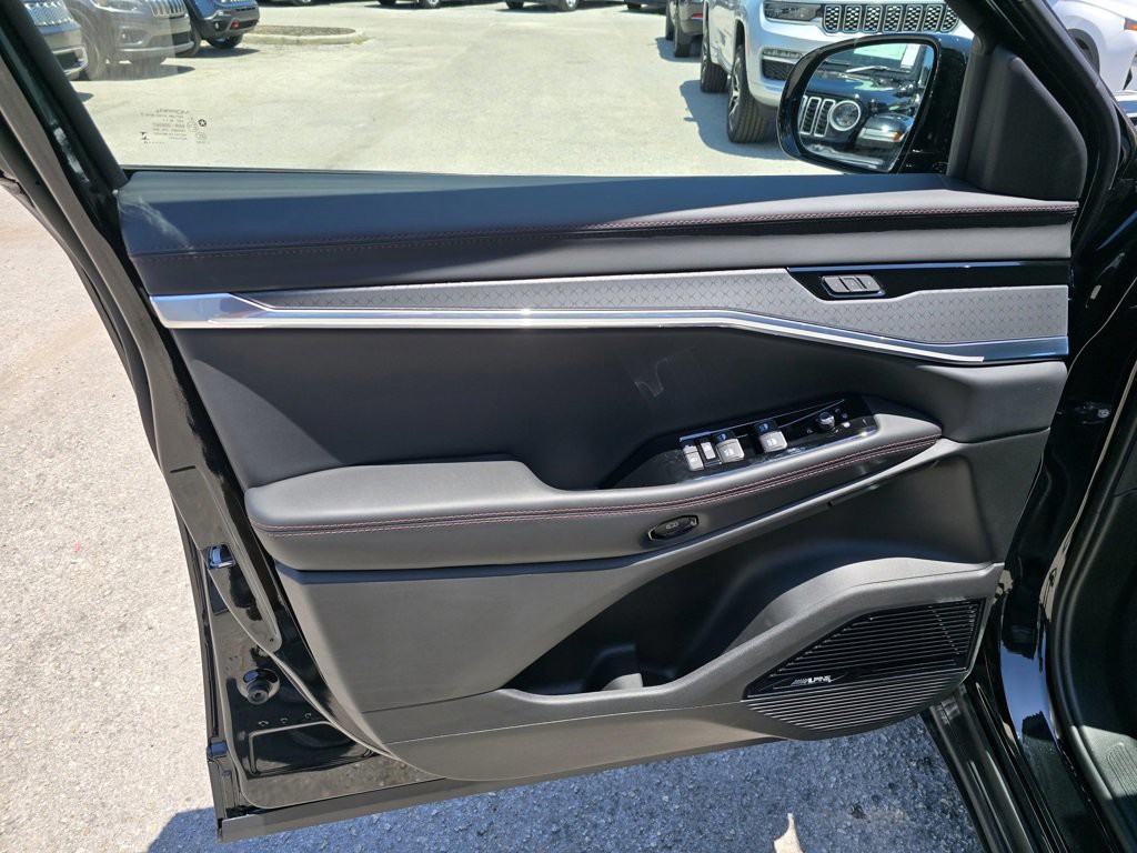 2025 Jeep Wagoneer S - Photo 14