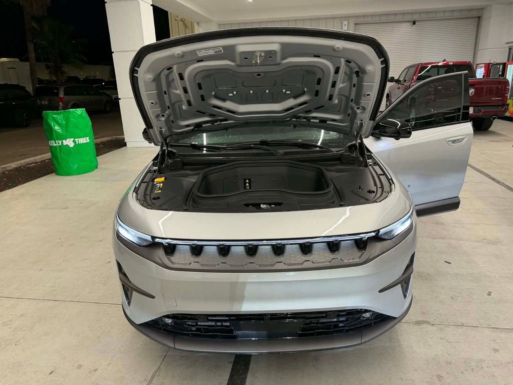 2025 Jeep Wagoneer S - Photo 12