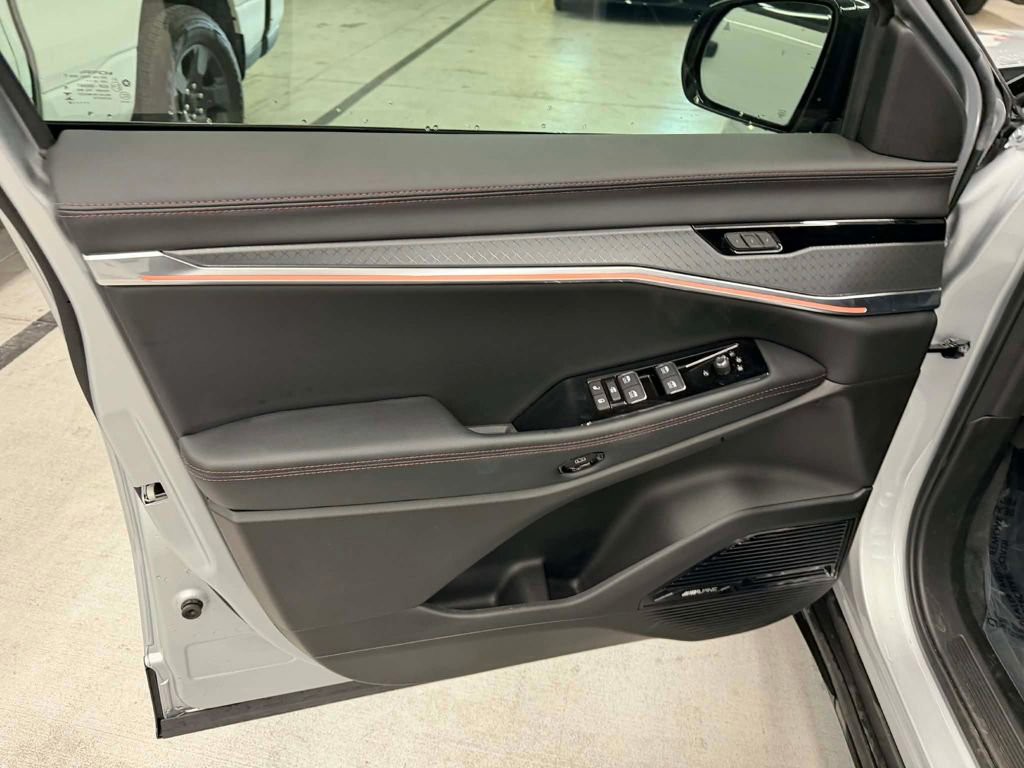 2025 Jeep Wagoneer S - Photo 14