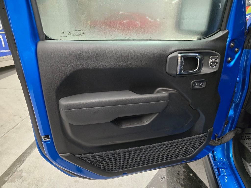 2026 Jeep Wrangler - Photo 13