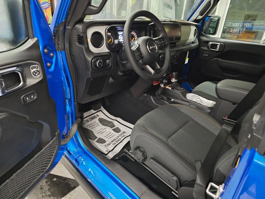 2026 Jeep Wrangler - Photo 15