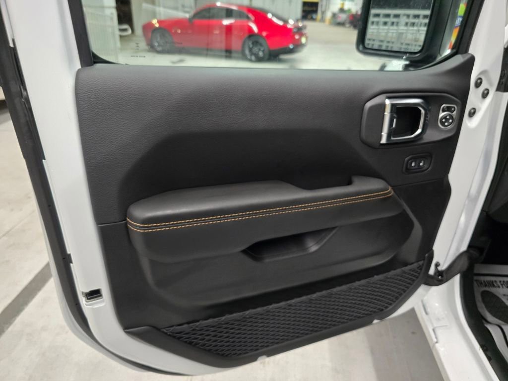 2025 Jeep Wrangler - Photo 12