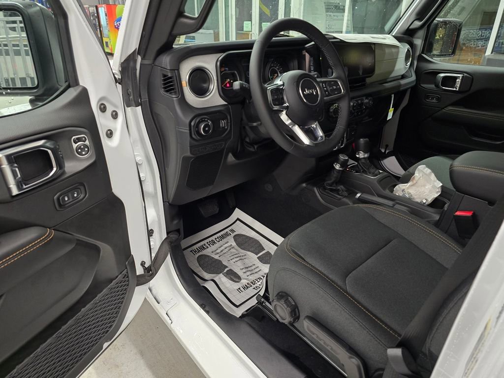2025 Jeep Wrangler - Photo 14