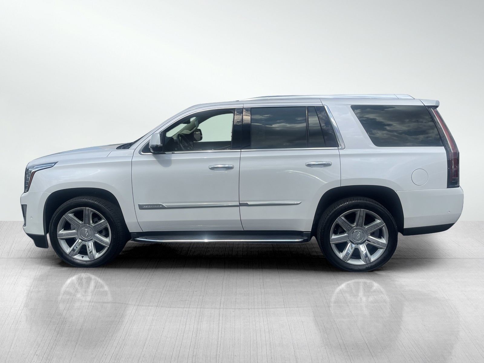 2019 Cadillac Escalade Luxury photo 3
