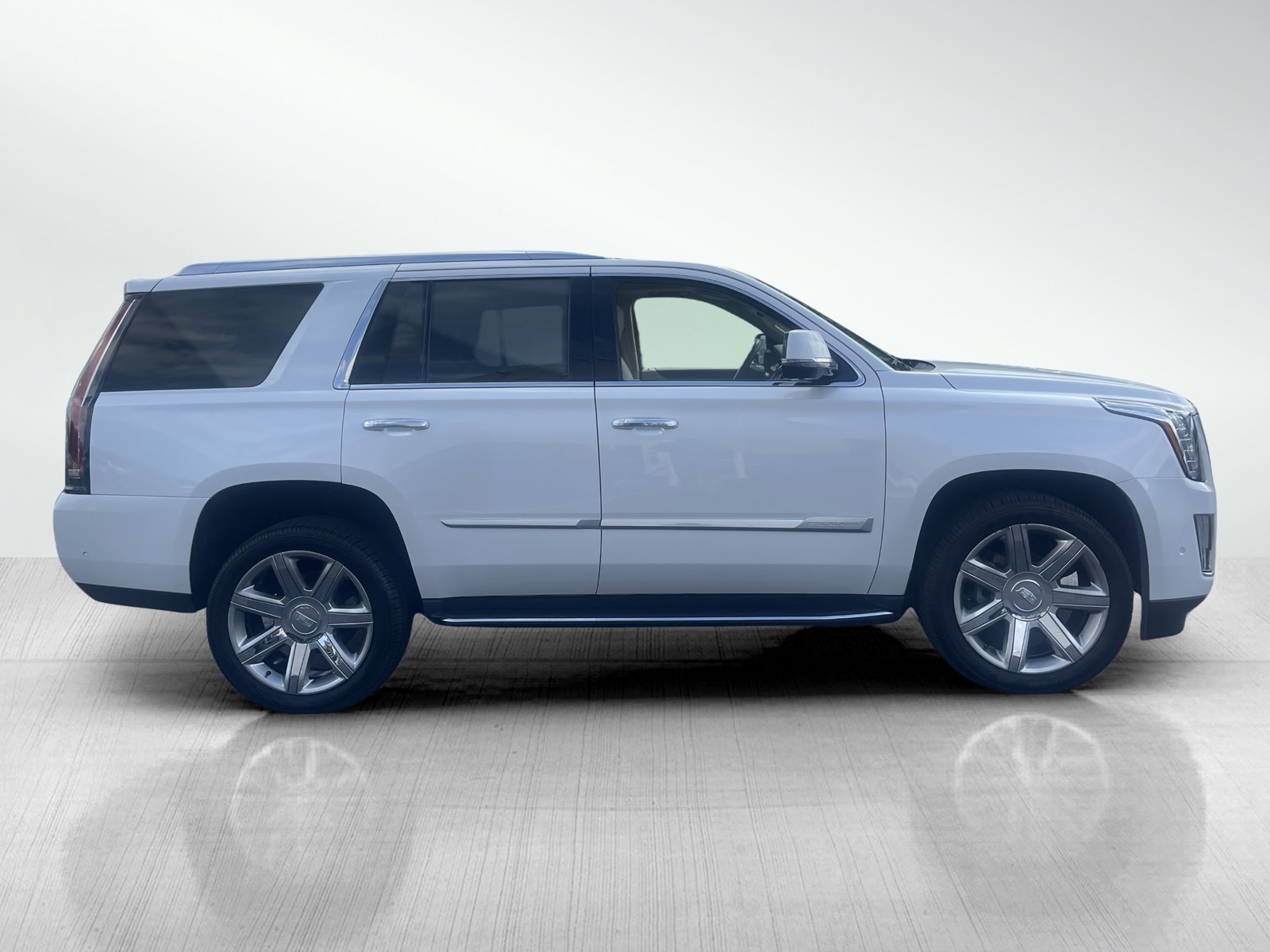 2019 Cadillac Escalade Luxury photo 4