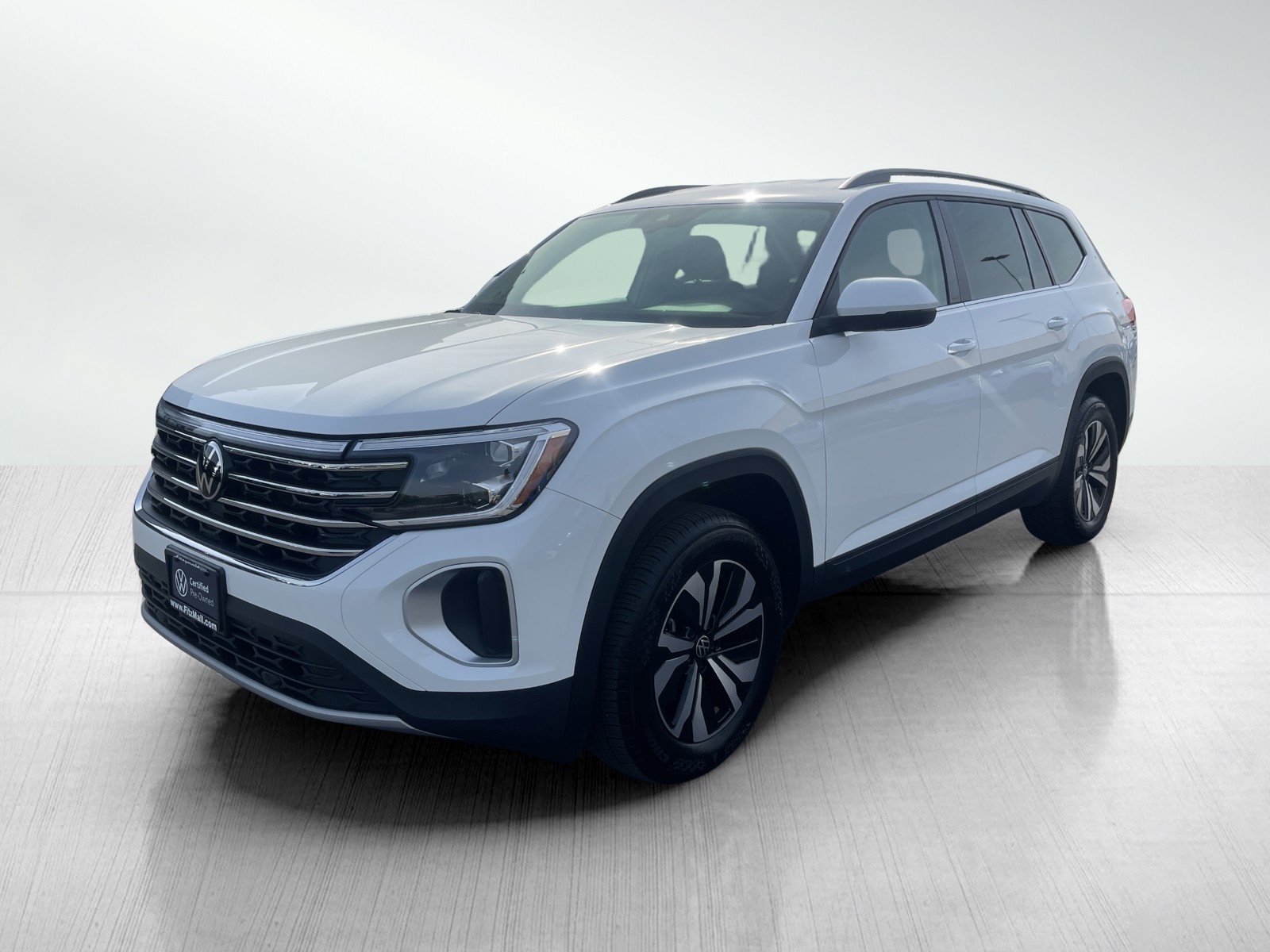 2024 Volkswagen Atlas SE photo 2