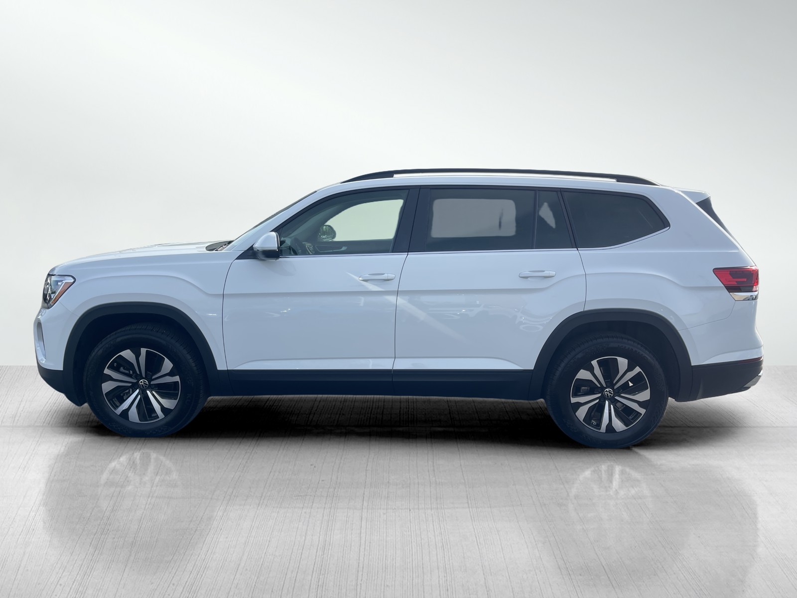 2024 Volkswagen Atlas SE photo 3