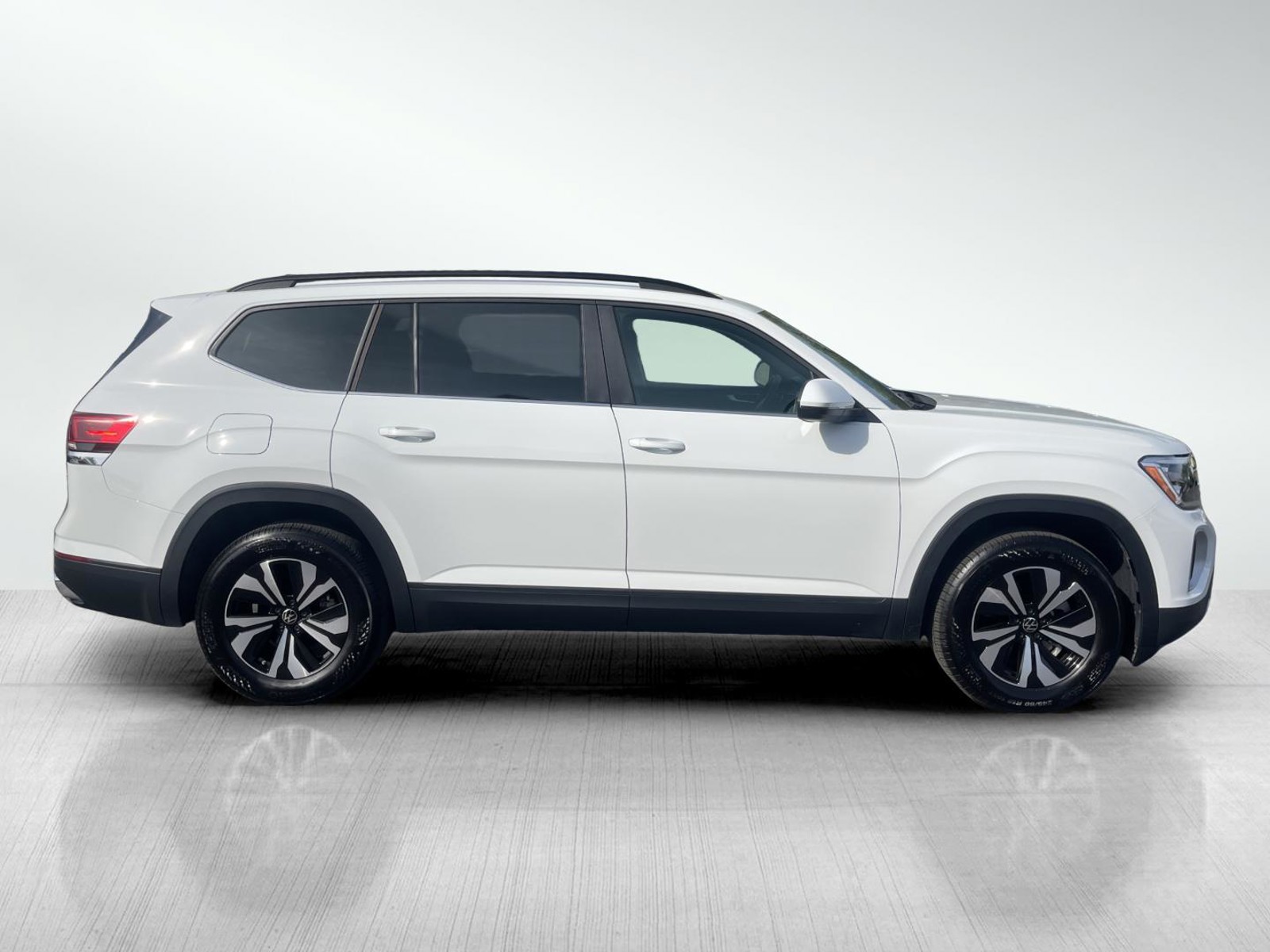 2024 Volkswagen Atlas SE photo 4