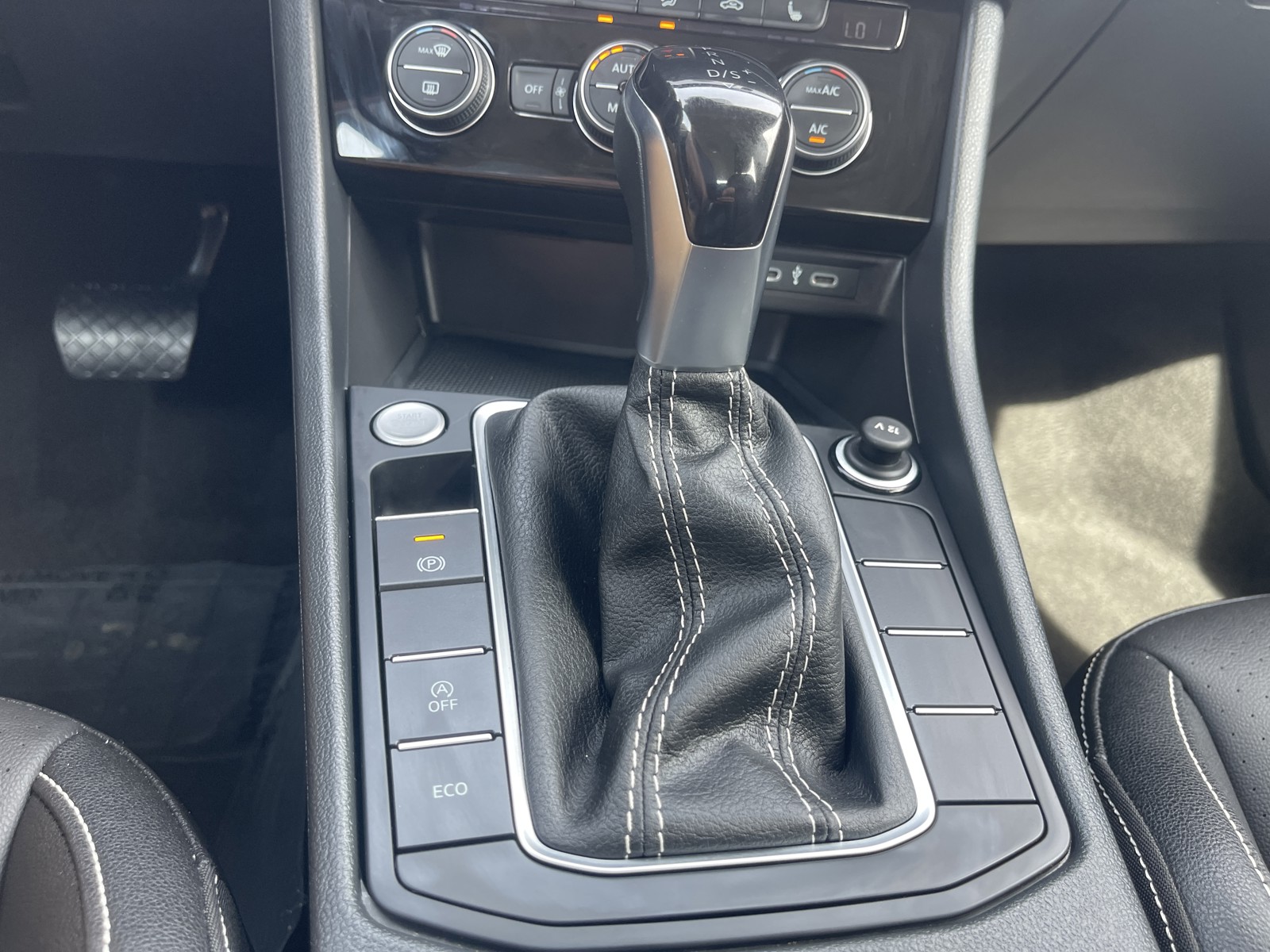 2024 Volkswagen Jetta SE photo 19