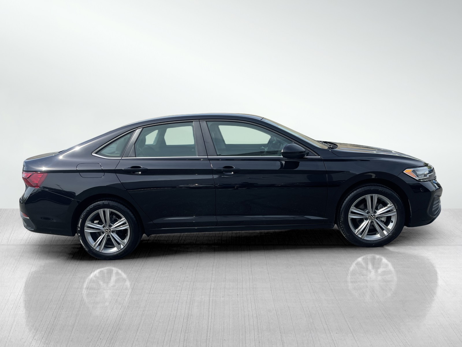 2024 Volkswagen Jetta SE photo 4