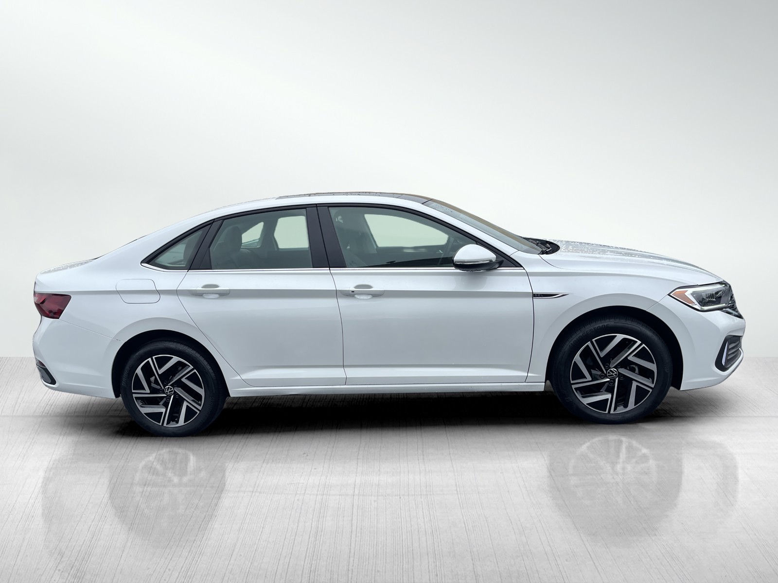 2023 Volkswagen Jetta 1.5T SEL photo 4