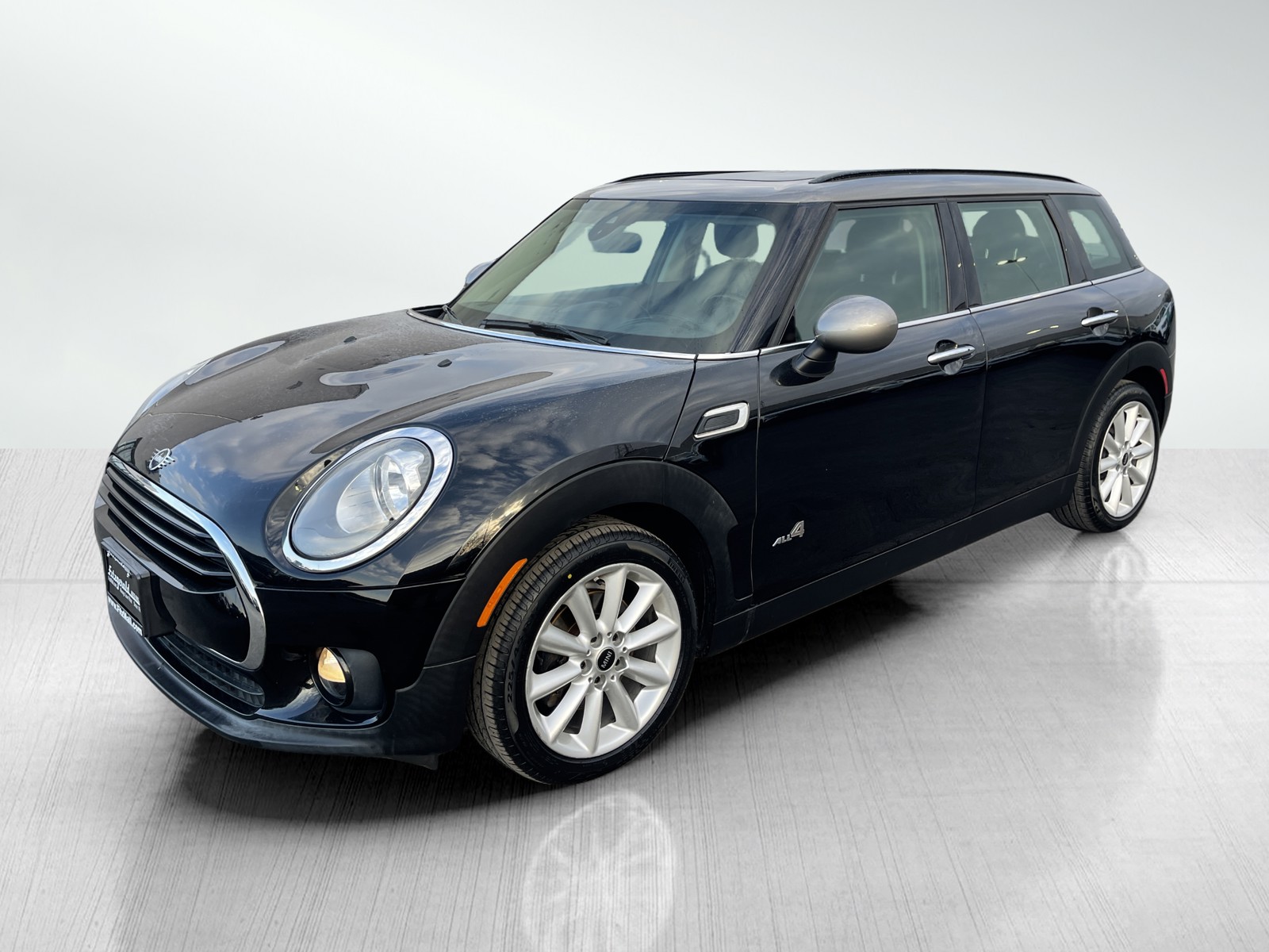 2019 Mini Clubman Base ALL4 photo 2