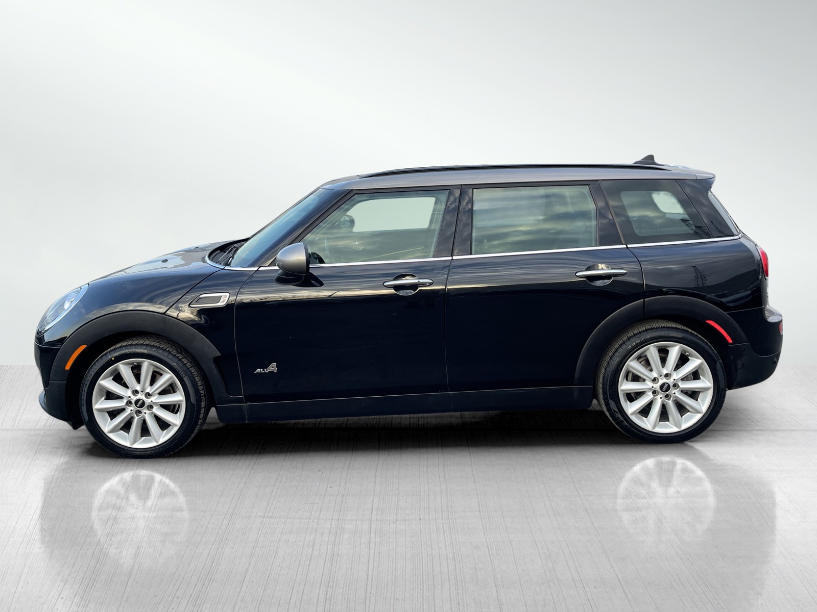 2019 Mini Clubman Base ALL4 photo 3