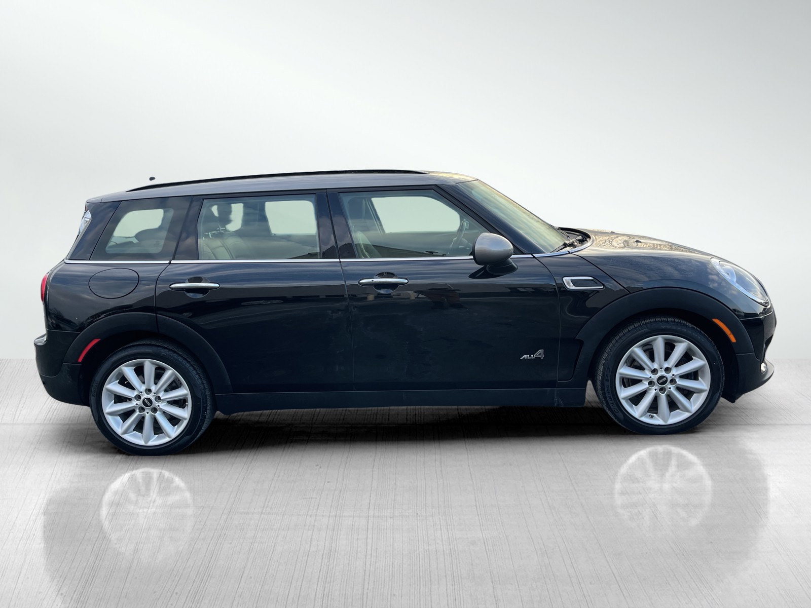 2019 Mini Clubman Base ALL4 photo 4