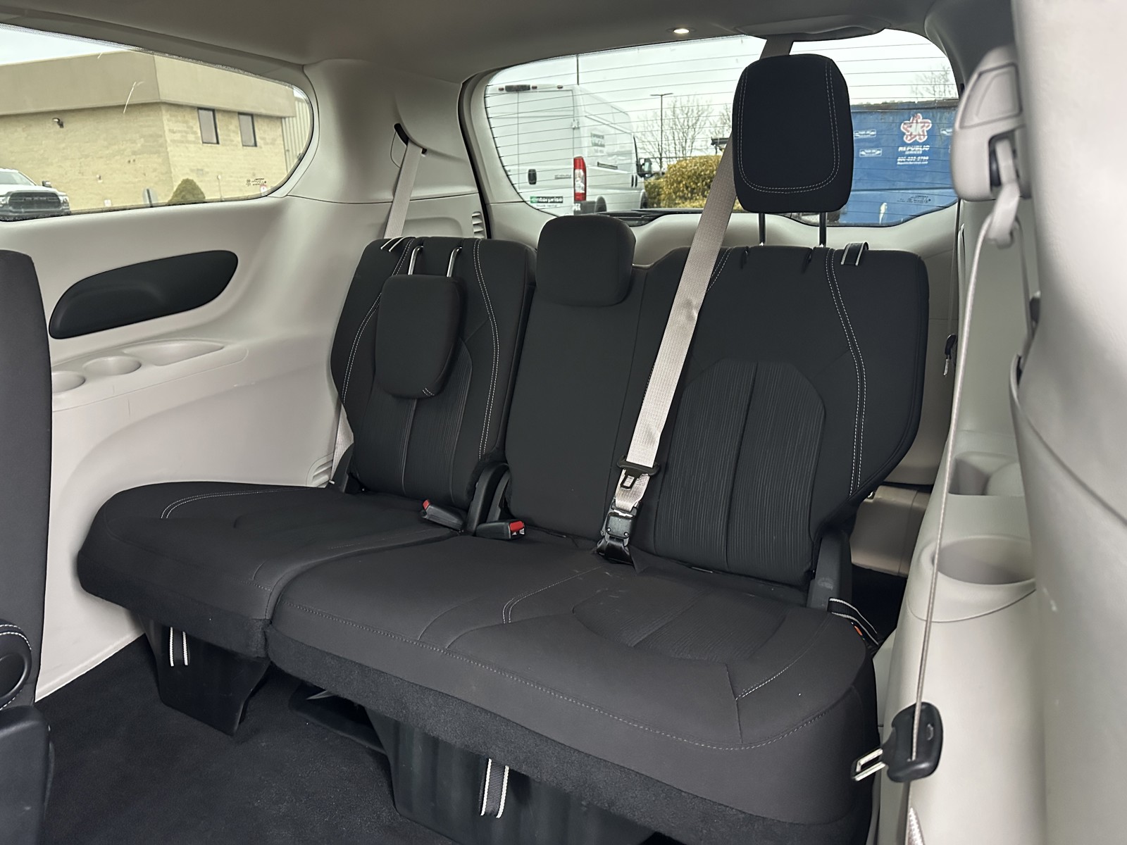2022 Chrysler Voyager LX photo 11