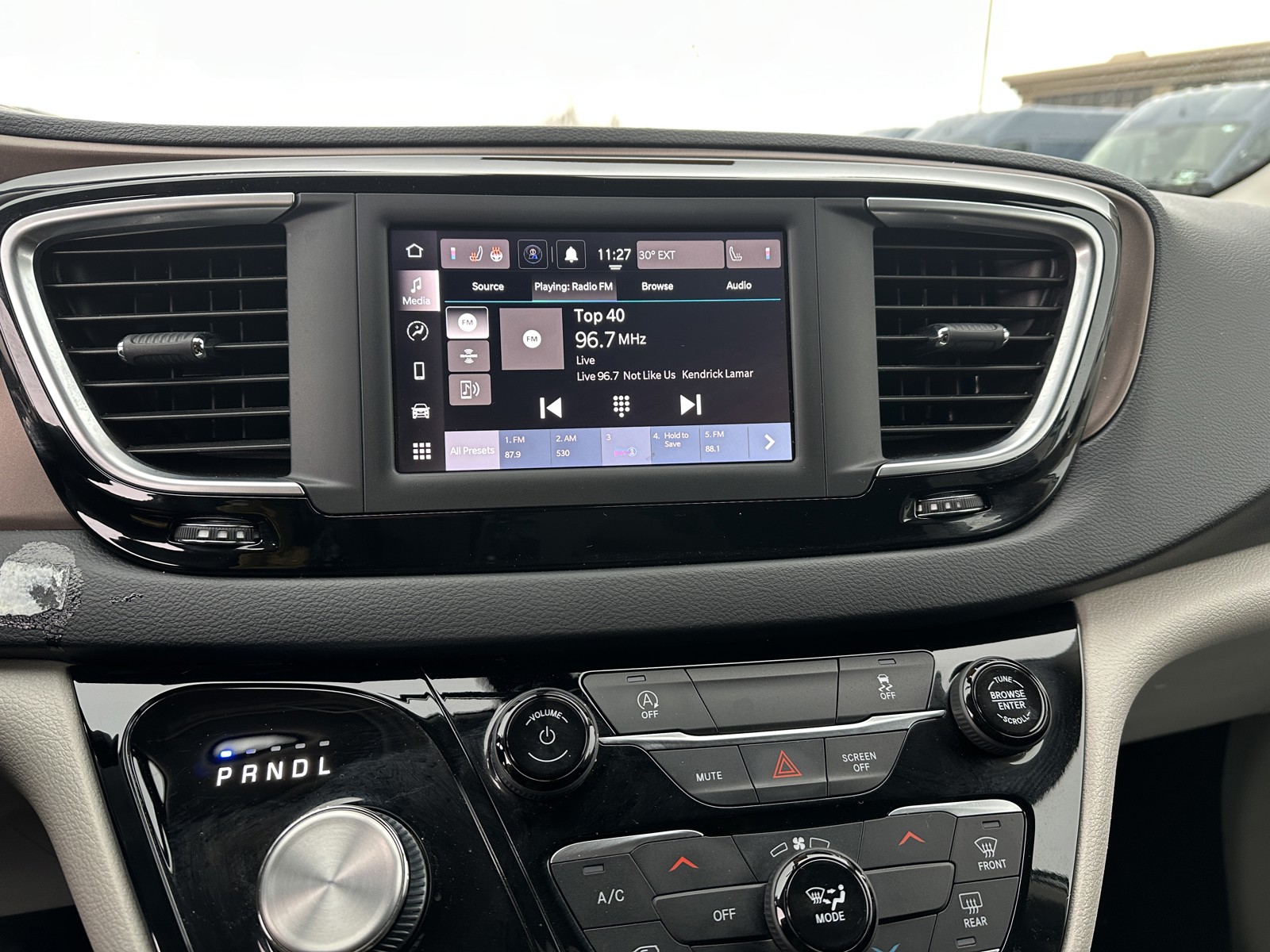 2022 Chrysler Voyager LX photo 14