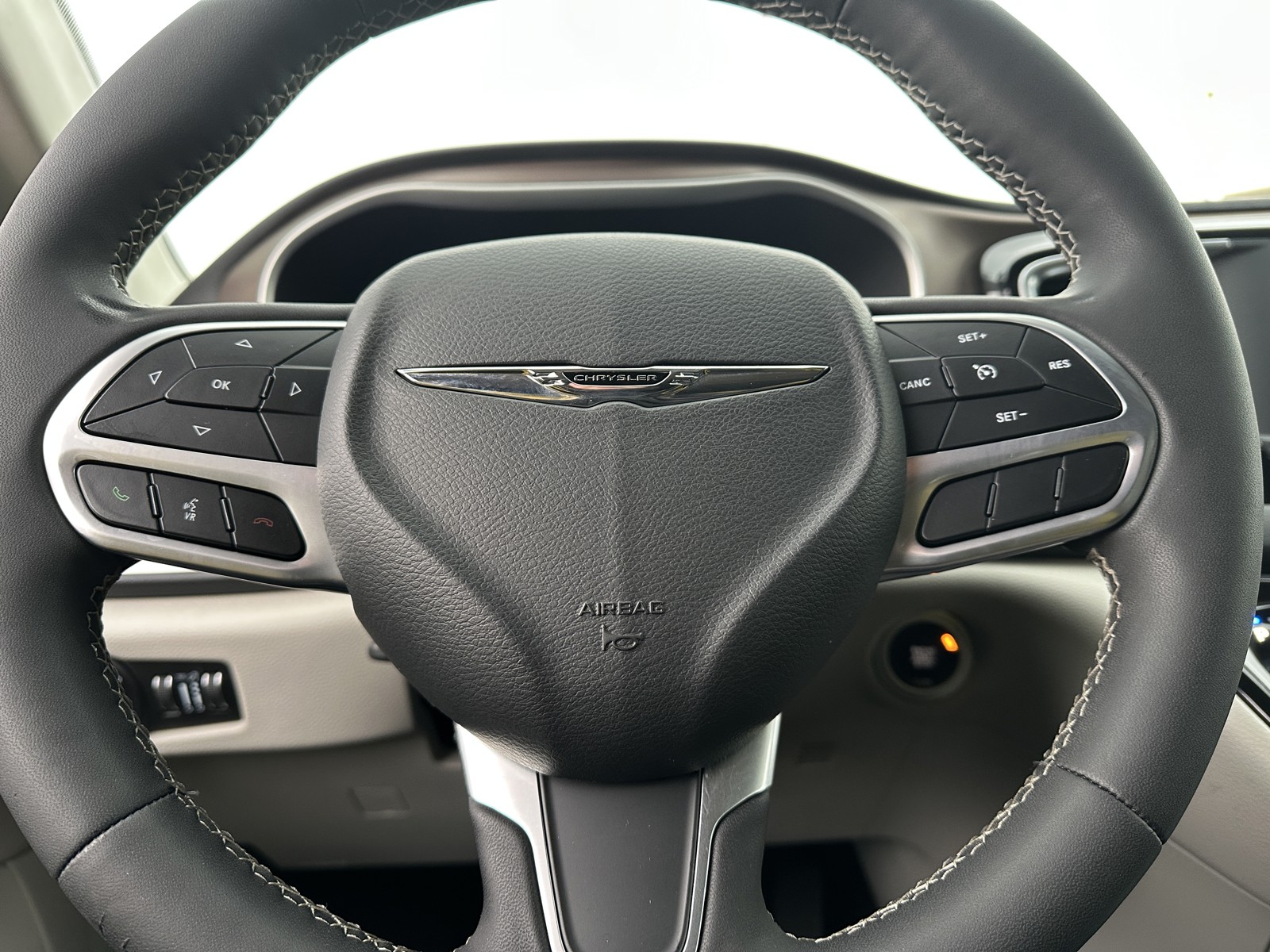 2022 Chrysler Voyager LX photo 17